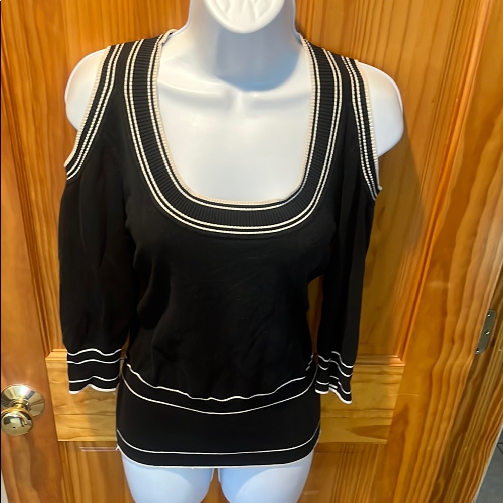 Boston Proper Cold Shoulder Top - Picture 4 of 7